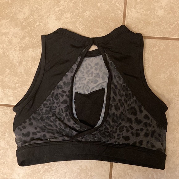 Cheetah print sports bra top black and pink. - Picture 2 of 3